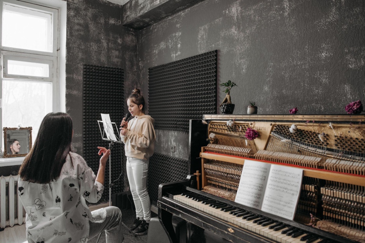 K-pop şarkı sözleri ve ses dalgası