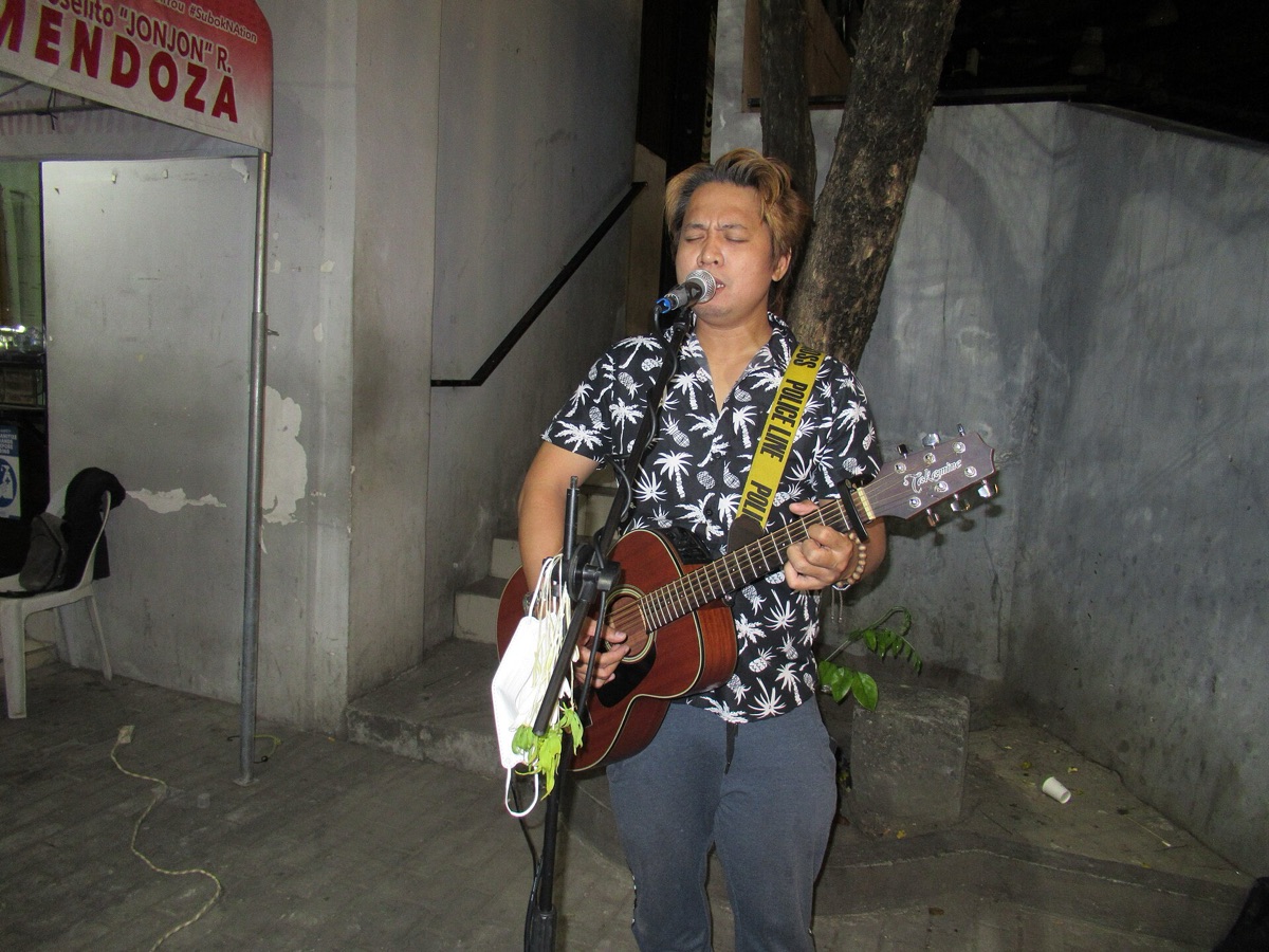 Street performers with traditional and modern instruments