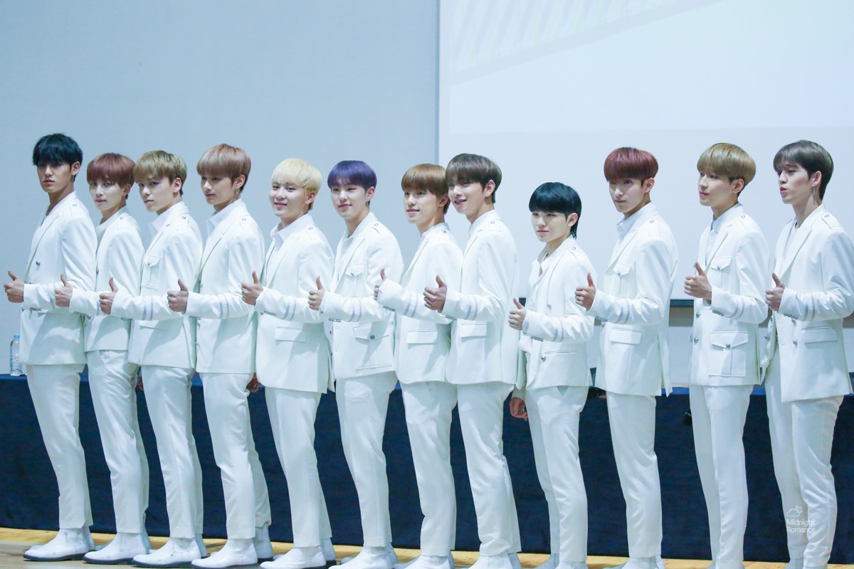 K-POP 데뷔곡 공연