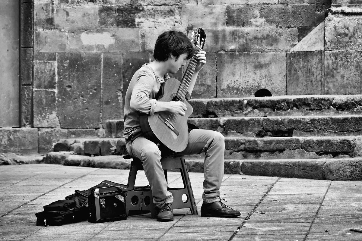 street musician, music, artist, musician, instruments, concert, the contractor, play, song, sound, guitar, instrument, entertainment, piano, violin, acoustic, m